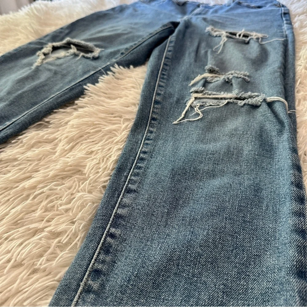 Levi’s High Waisted Mom Jeans Sz 26 Light Wash Distressed Denim - Picture 8 of 14